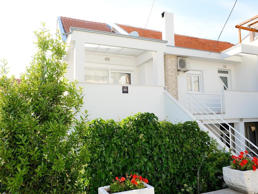 Apartments Juraj Petrcane Exterior photo
